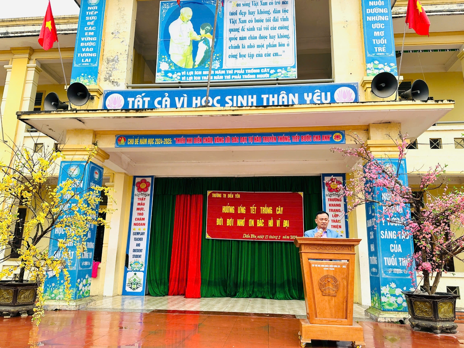 HƯỞNG ỨNG TẾT TRỒNG CÂY